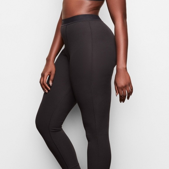 SKIMS Cotton Rib Legging - Picture 4 of 16